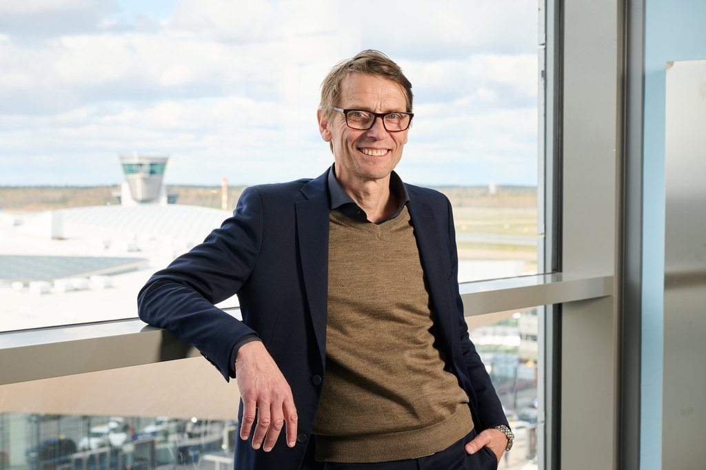 Foto på Jukka Isomäki, chef för Parkering och Landside-trafik vid Helsingfors flygplats, Finavia