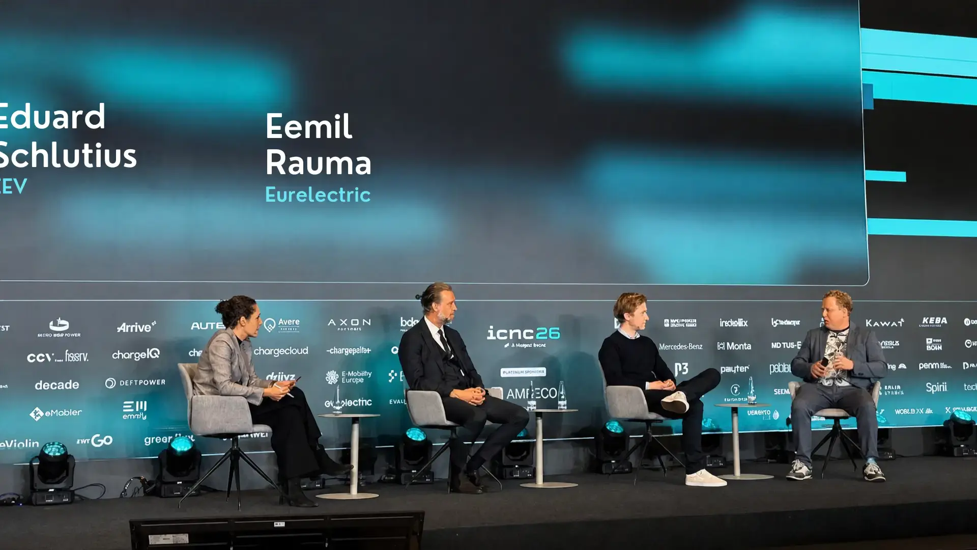 Eemil Rauma von Virta mit weiteren Panelteilnehmern auf der Bühne der ICNC 2026, Flughafen Tempelhof, Berlin