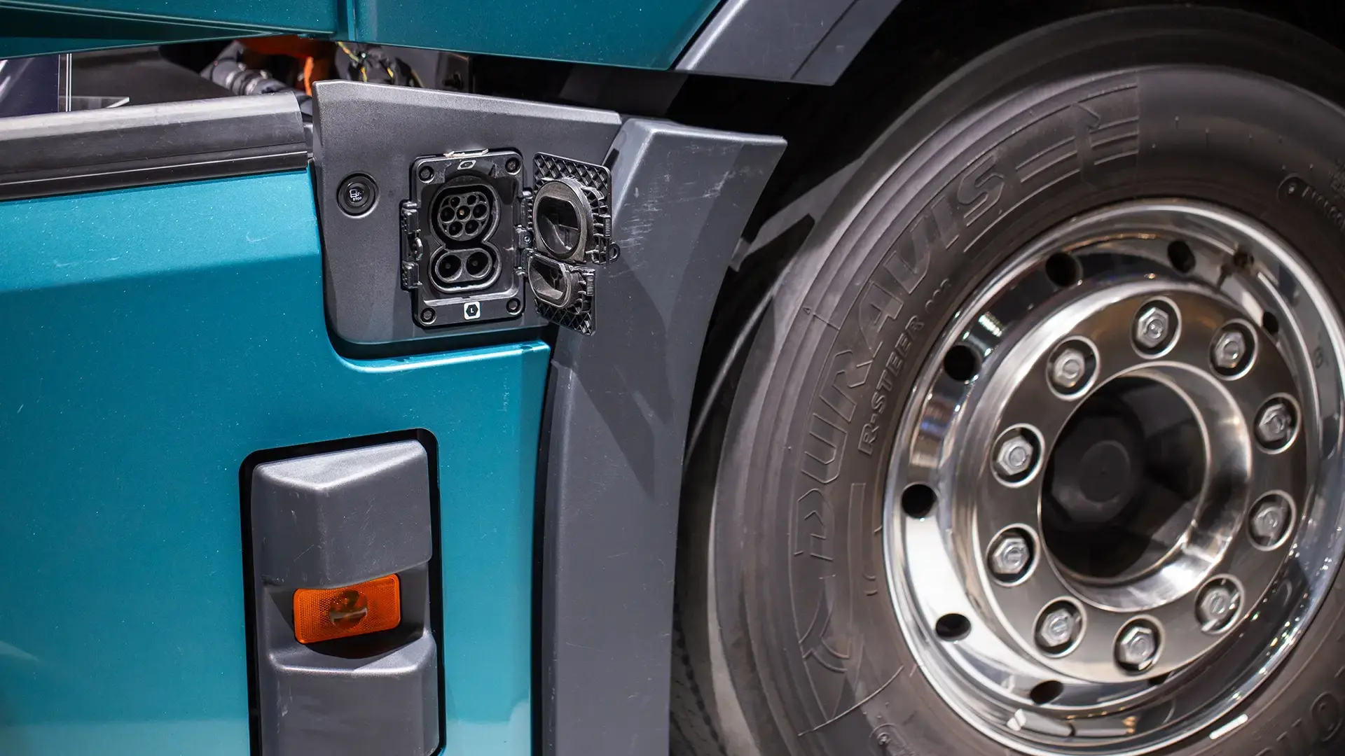 Nahaufnahme der Ladebuche eines E-Lkw